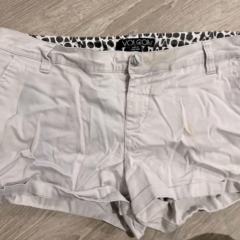 ✨Volcom Shorts✨